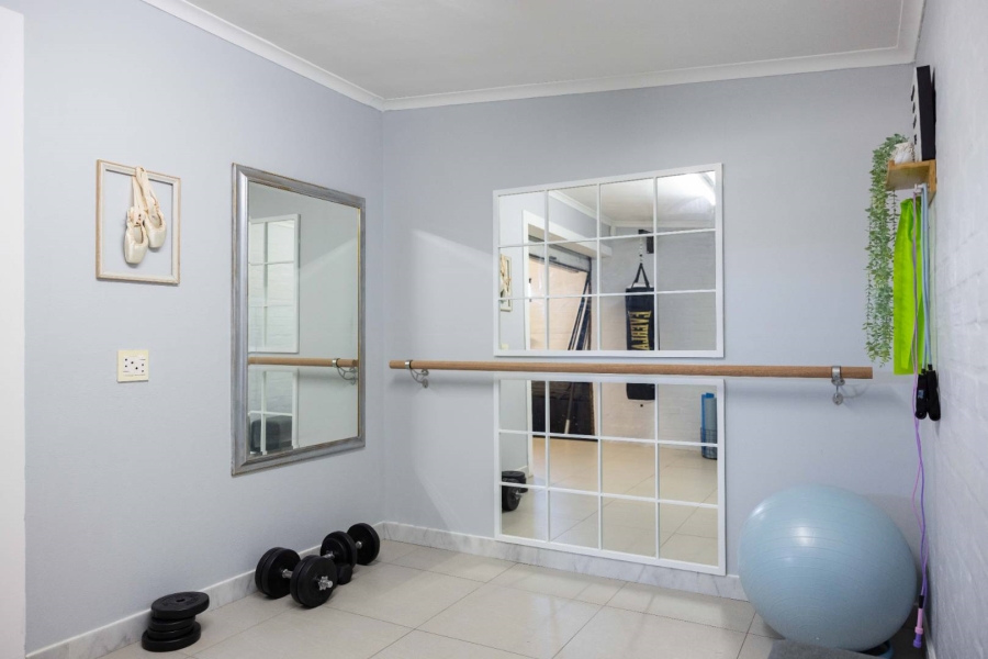 5 Bedroom Property for Sale in Crofters Valley Western Cape